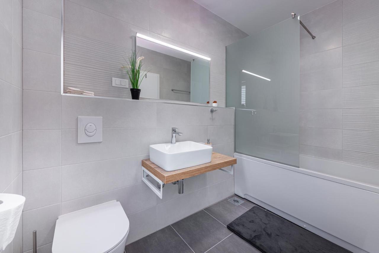 Gold 3 Apartment