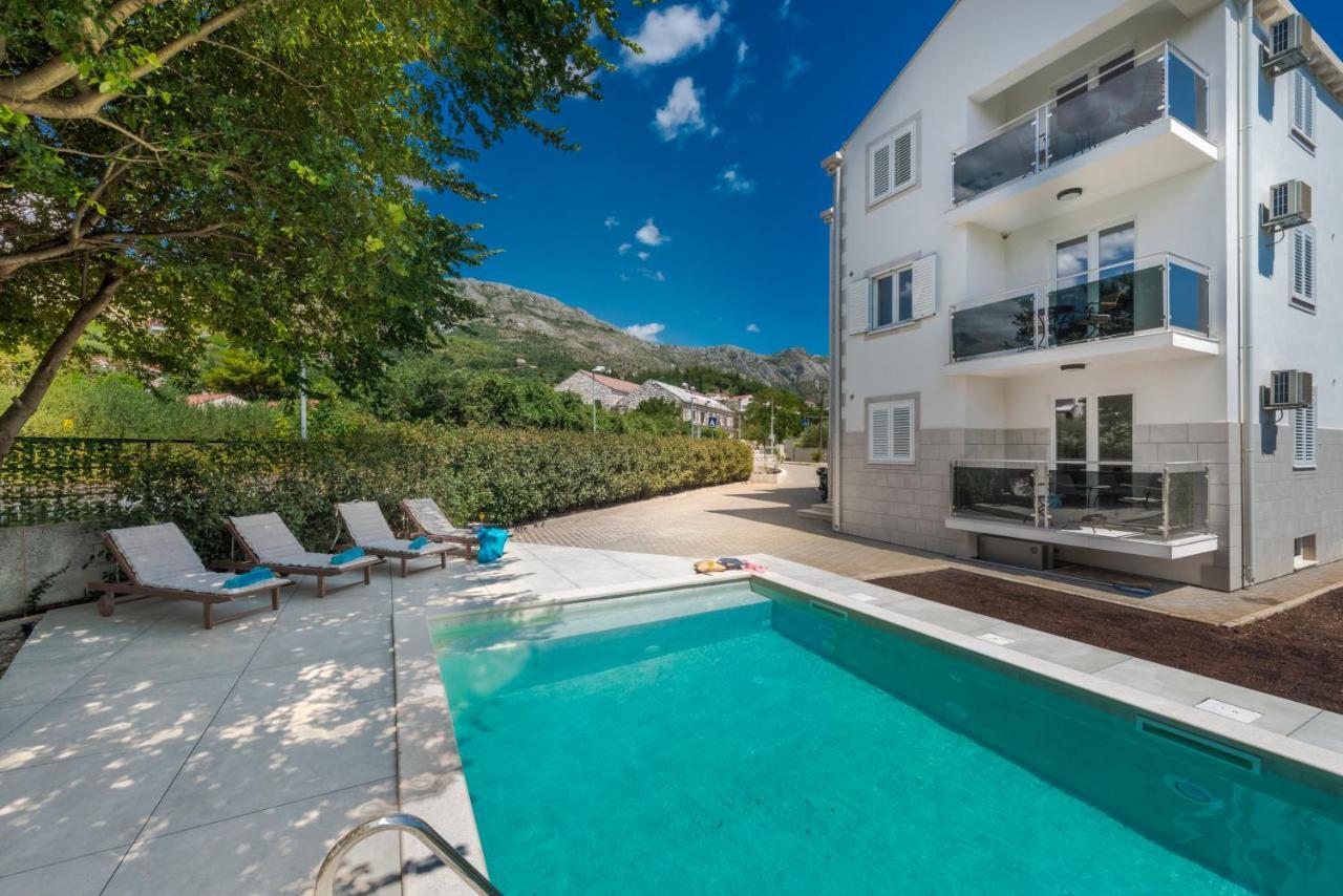 Apartment Gold 3