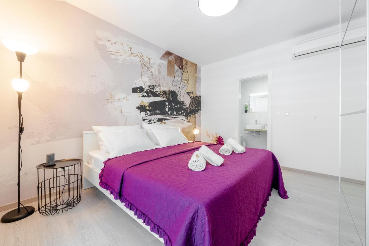 Apartment Gold 3